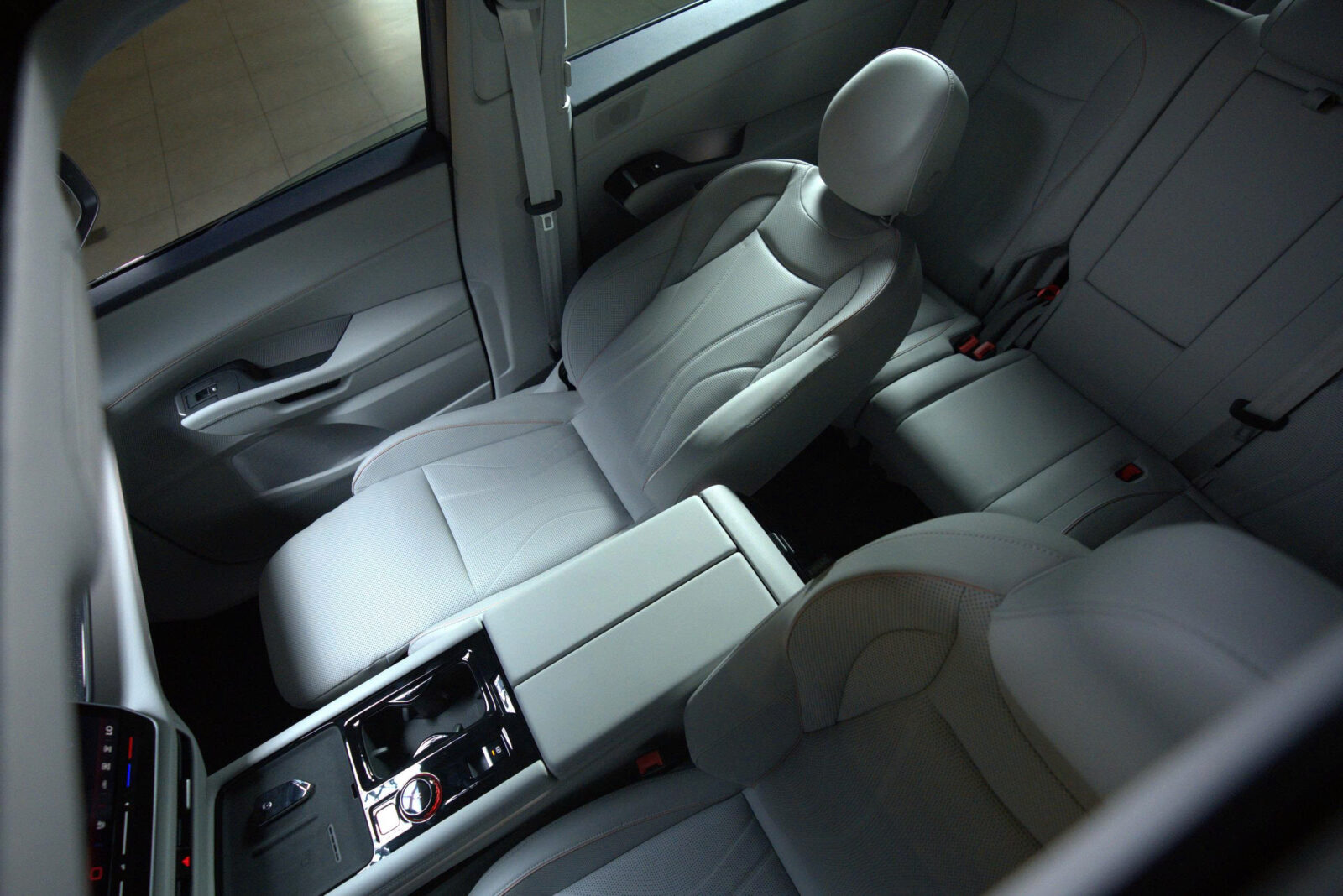 ‘Kẻ hủy diệt’ Toyota Land Cruiser Prado ra mắt: Thiết kế cá tính, công suất 268 mã lực, nội thất tiện nghi 14 ‘Kẻ hủy diệt’ Toyota Land Cruiser Prado ra mắt: Thiết kế cá tính, công suất 268 mã lực, nội thất tiện nghi z7559757885441 a6b3b92e32427f2e751a20082dc3b98d 1 ‘Kẻ hủy diệt’ Toyota Land Cruiser Prado ra mắt: Thiết kế cá tính, công suất 268 mã lực, nội thất tiện nghi